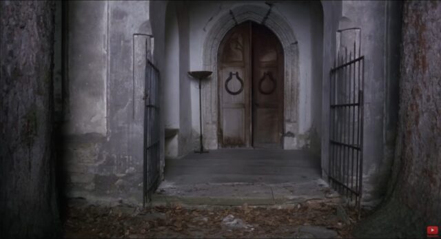 Elvira’s Haunted Hills 06