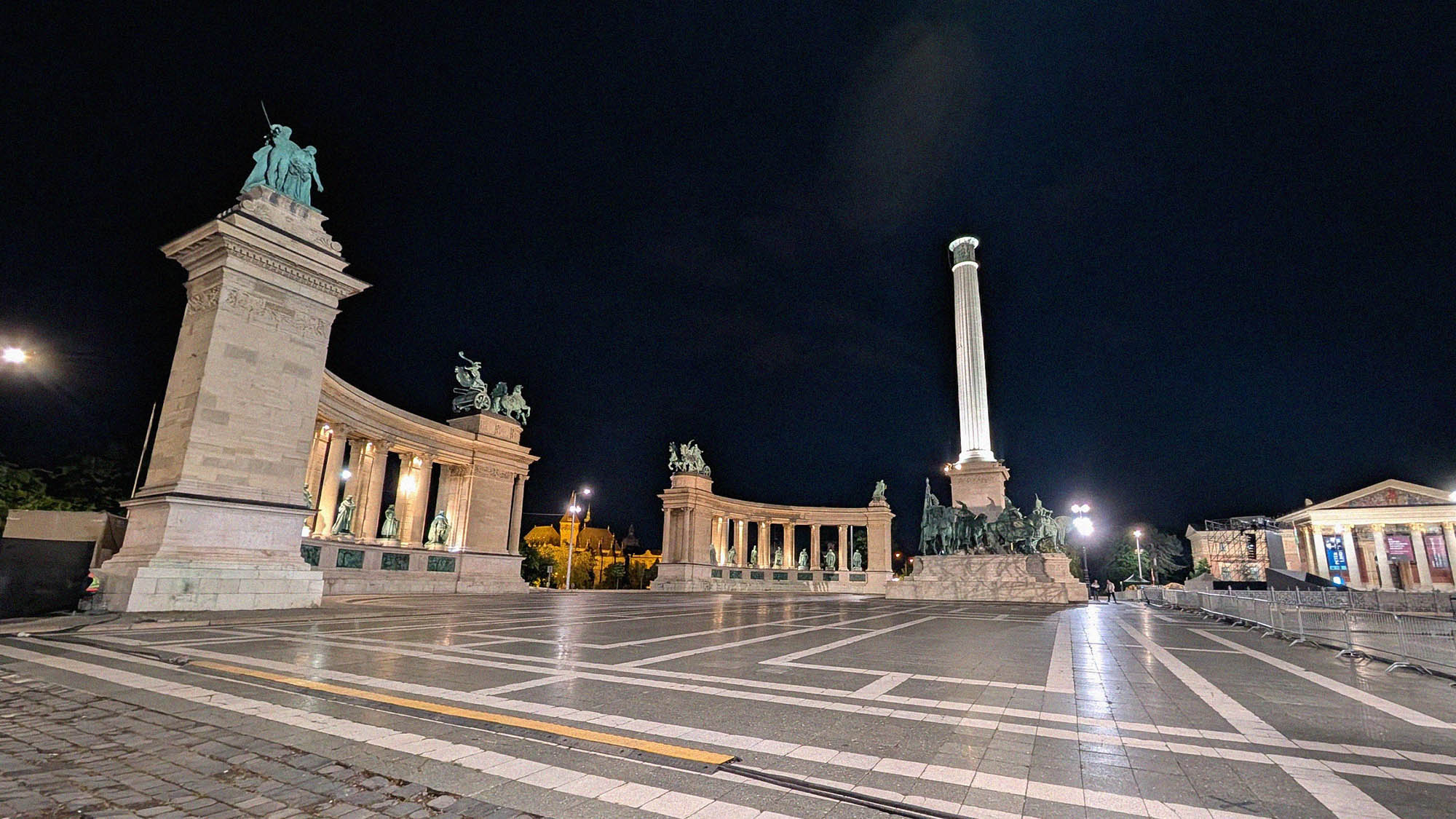 Heroes’ Square