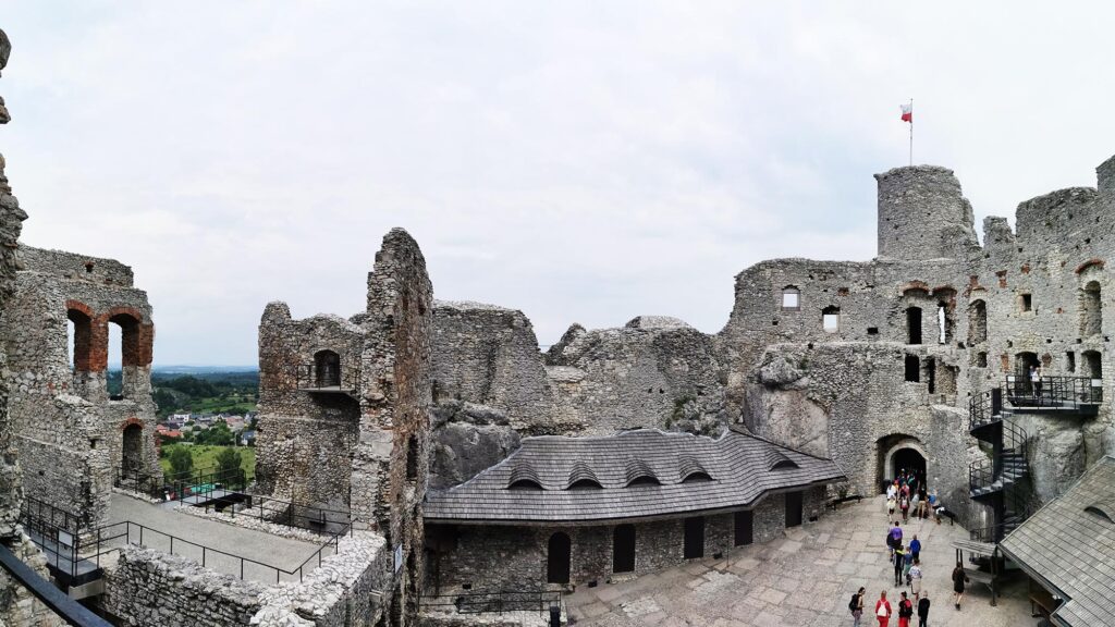Ogrodzieniec Castle